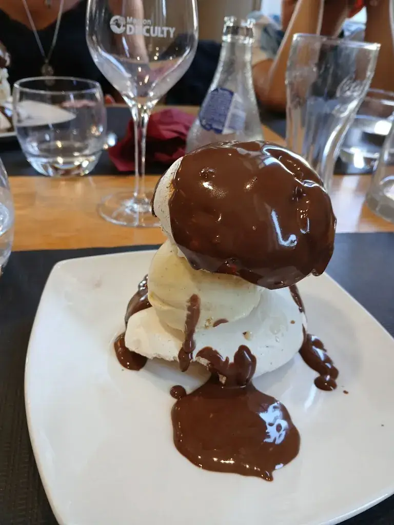 Maison Duculty - Restaurant Boutique_Terrasse-sur-Dorlay_slider_image_3