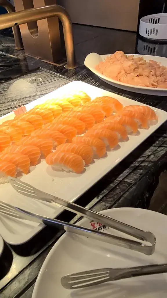 Novie Charleen Magne_Wok Palais Royal Restaurant_Bulle_review