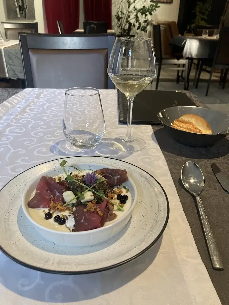 Pascal De greef_L event_Vic-sur-Seille_review