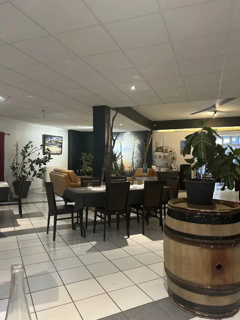 Julien Georges_L event_Vic-sur-Seille_review