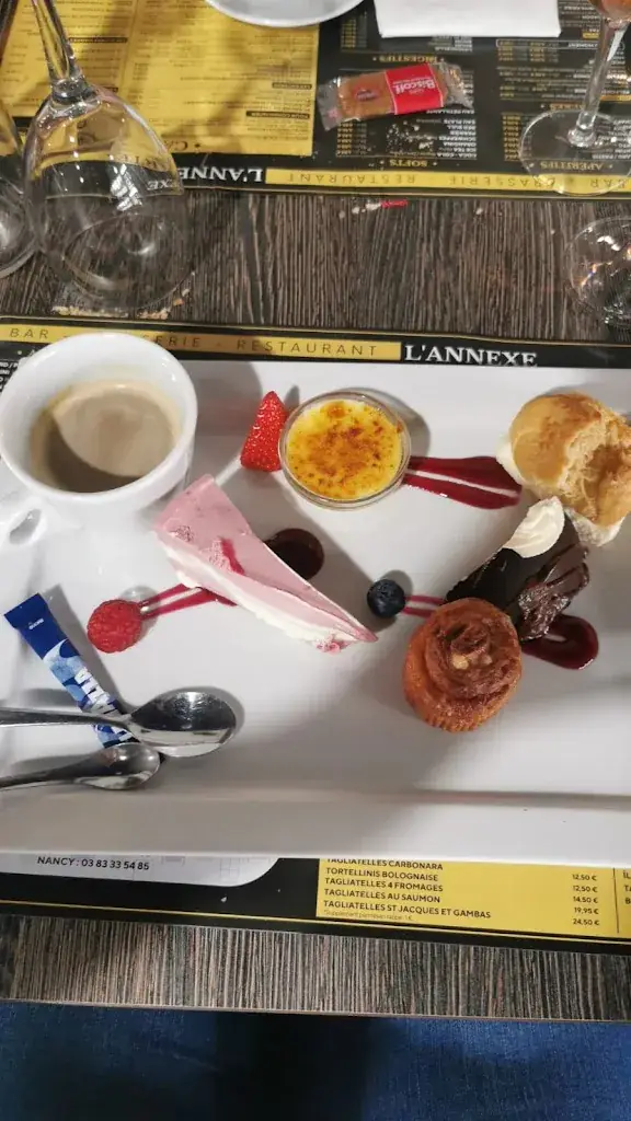 ANTOINE GERALDINE_L'Annexe_Chavelot_review