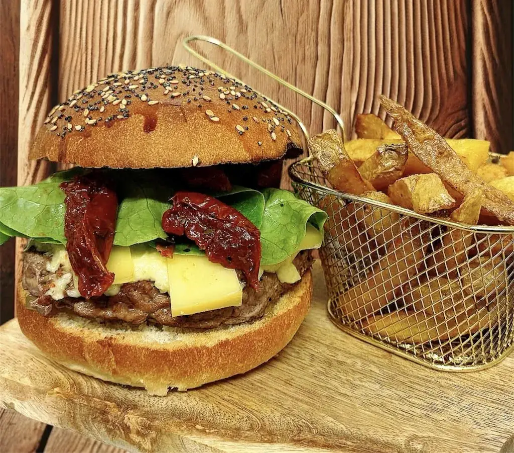 Le manhattan restaurant in Charantonnay