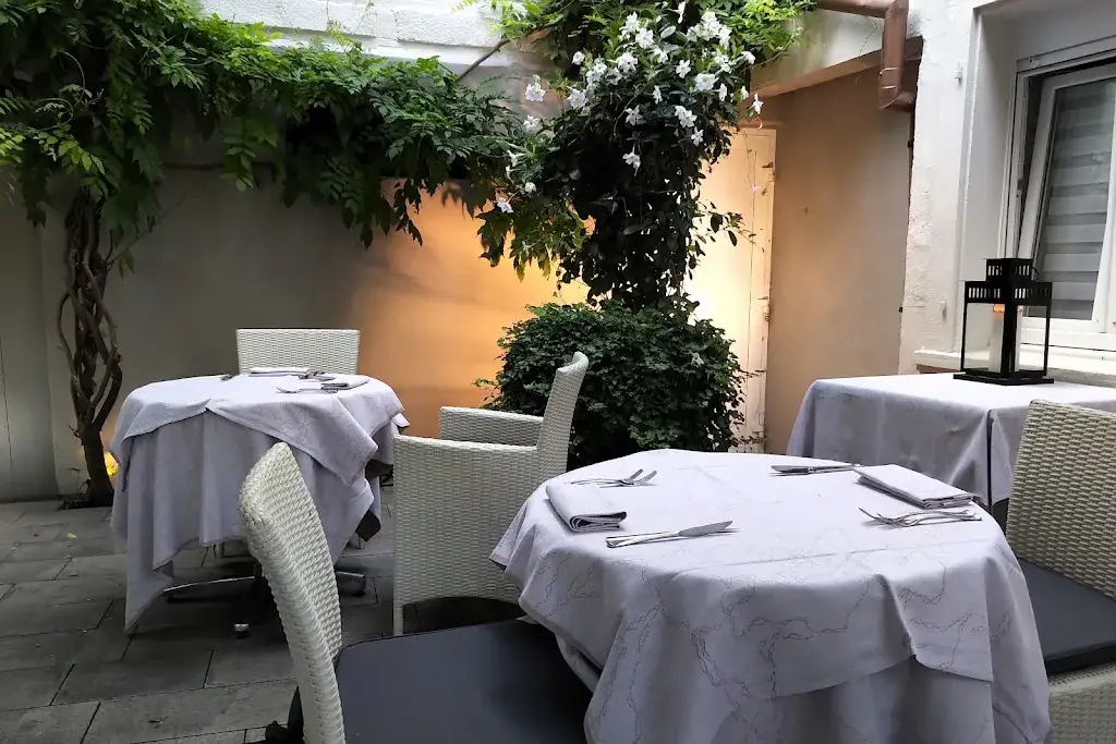 Au Cheval Blanc restaurant in Hochstatt