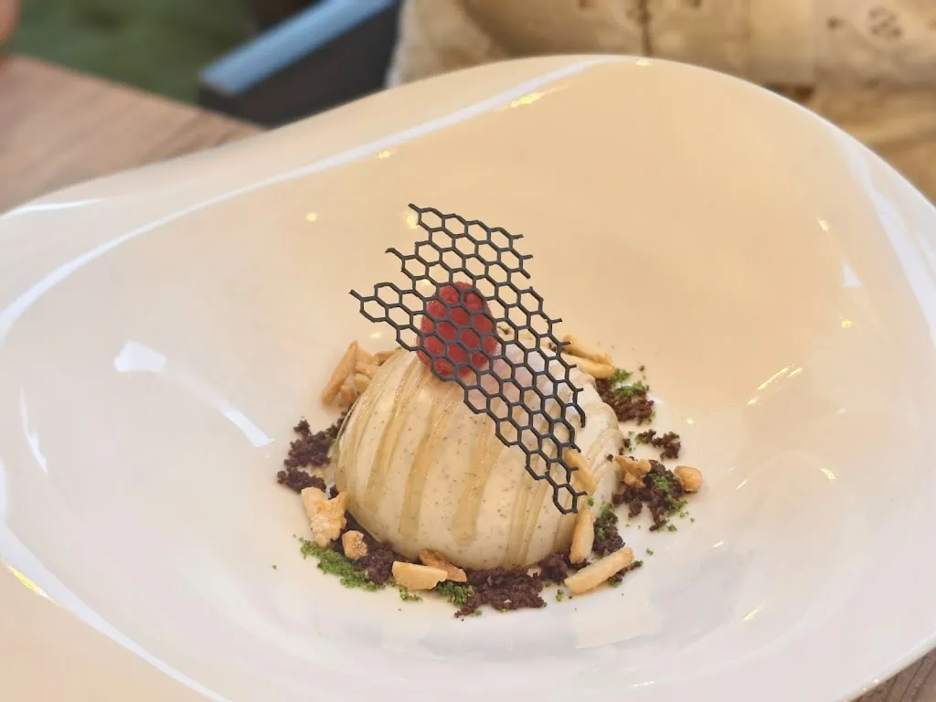 Augustin Vigne_Le Bruit qui Cour_Saint-Georges-d'Espéranche_review