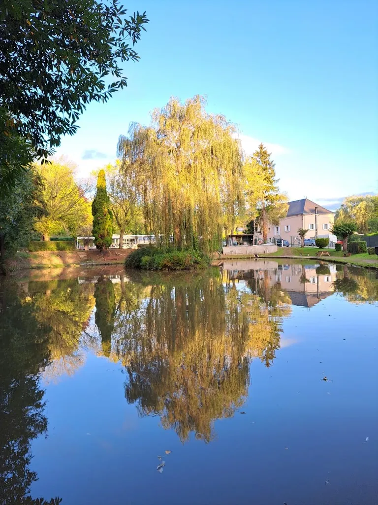 Roman P_Le Moulin Carré_Châtillon-sur-Marne_review