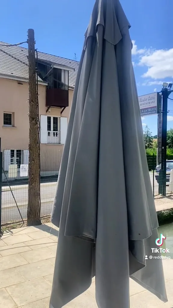 Le Moulin Carré Restaurant in Châtillon-sur-Marne