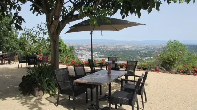 Auberge La Chaumière restaurant in Volvic