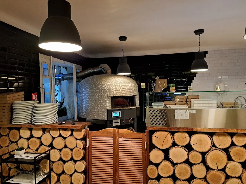 Allan Induni_La Provencale_Chauvigny_review