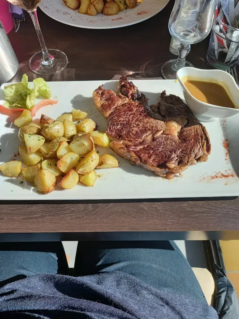 Gideoni van der Merwe_La Belle Epoque_Chauvigny_review