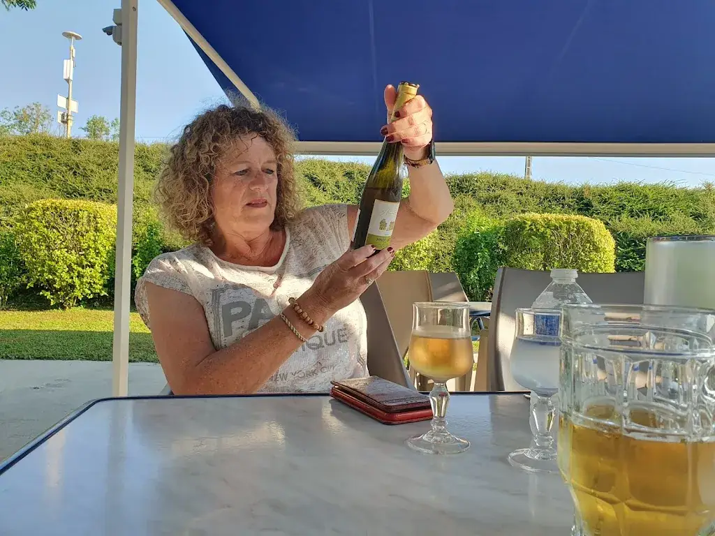 Edwin Holt_Chez Mozzart Est La_Varennes-en-Argonne_review