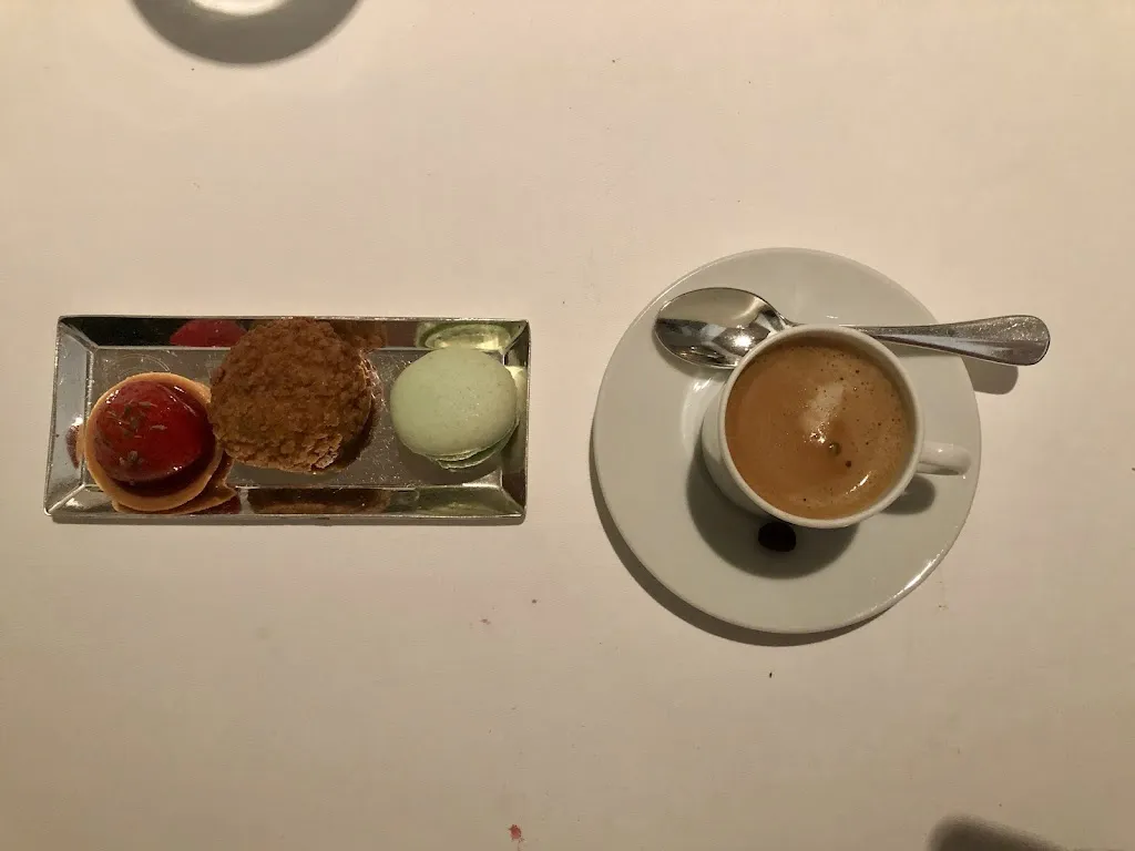 Mikael Björkdahl_Les Cèdres - Bertrand Frères_Granges-les-Beaumont_recensione