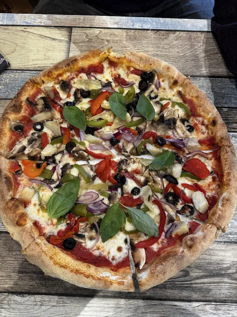 Priyanka K_FAST PIZZA_Clouange_avis