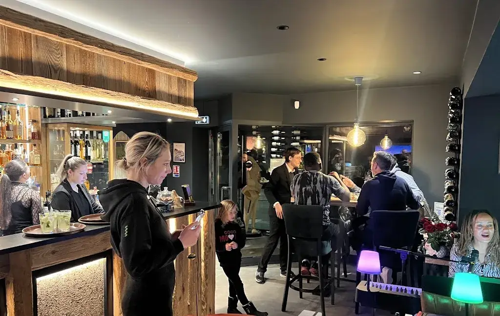 BAR & RESTAURANT LES CHATELMINÉS_Bresse_slider_image_3