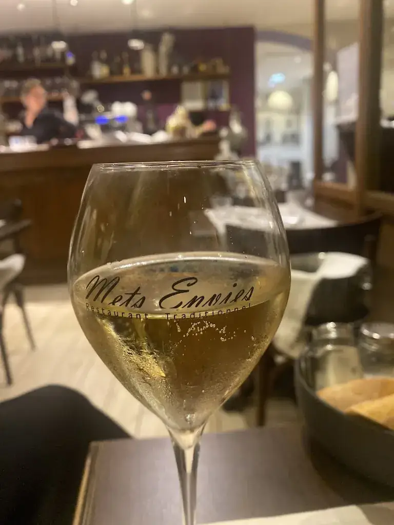 Milan Sipek (Sipek Design)_Mets Envies_Hermonville_review