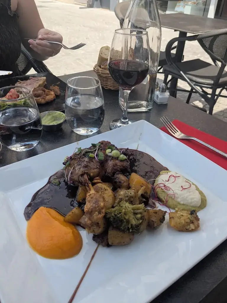 Winston Hoyle_Les Sarments_Châlons-en-Champagne_reseña