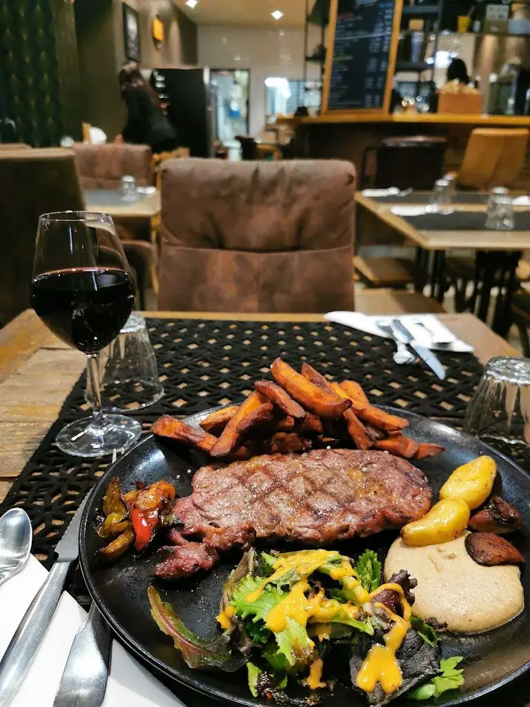 Ditthapong Ampaipong_Gaston Chalons-en-Champagne_Châlons-en-Champagne_review