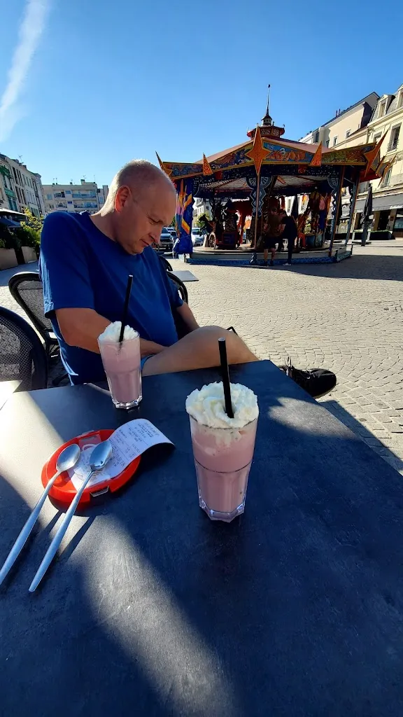 Susan Bown_Le Diplomate_Châlons-en-Champagne_review