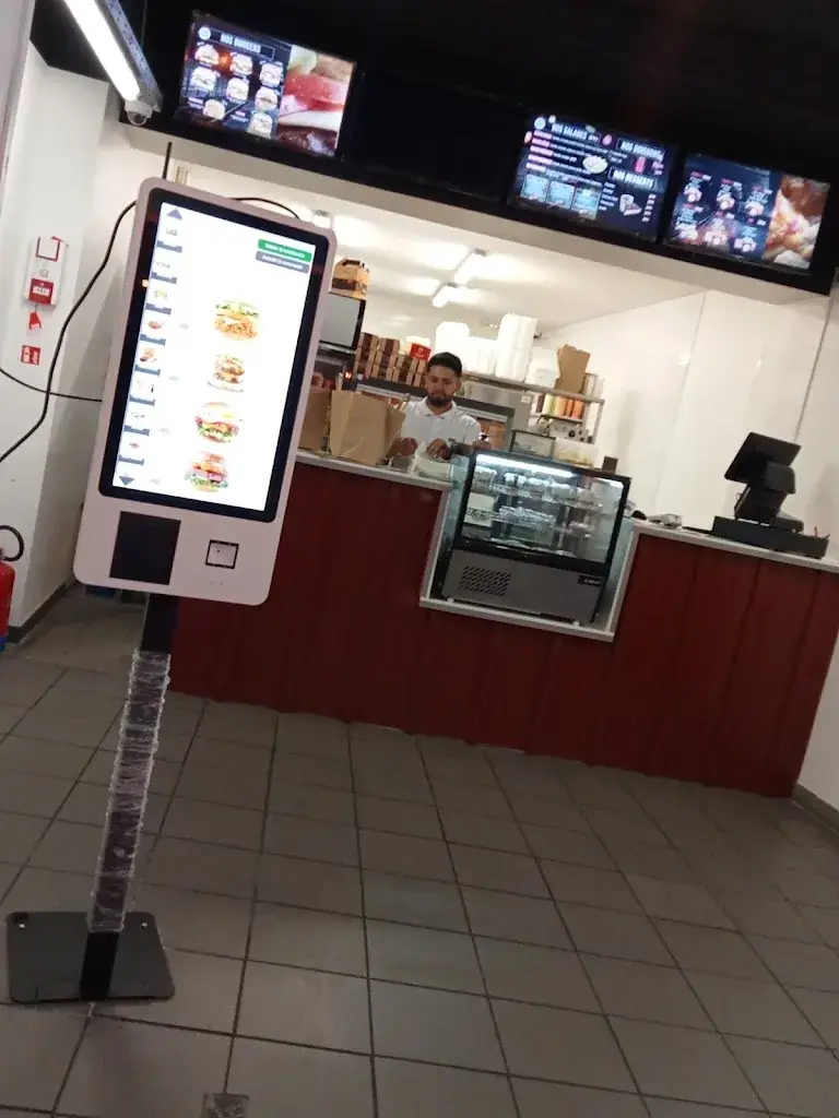 Faiq Subhanullah786_FarmHouse_Châlons-en-Champagne_review