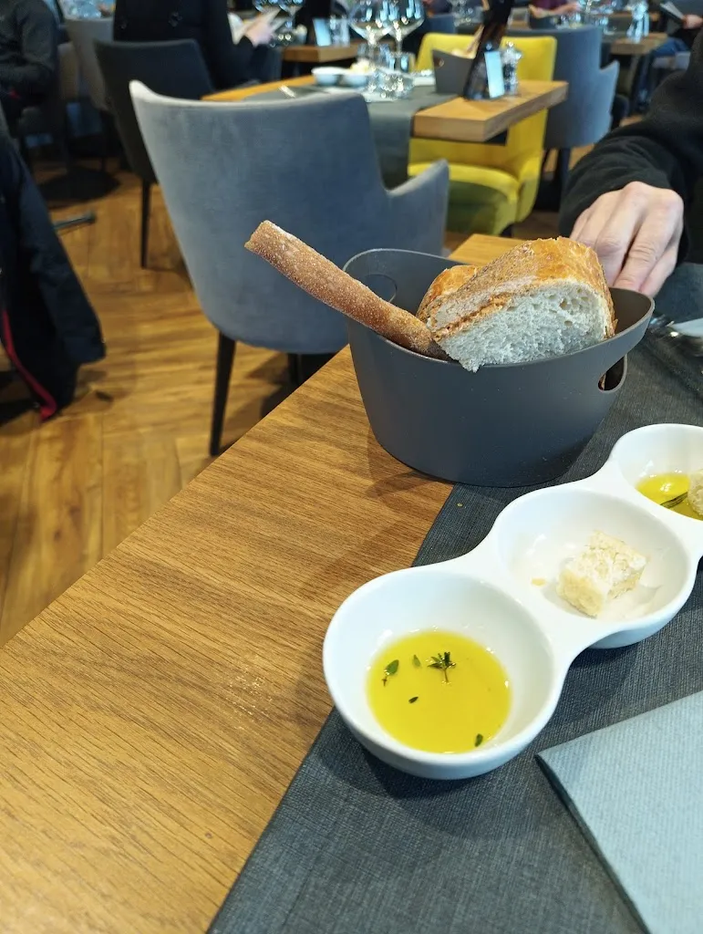 Romaric issadi_La Table MAGAZZINO_Creutzwald_review