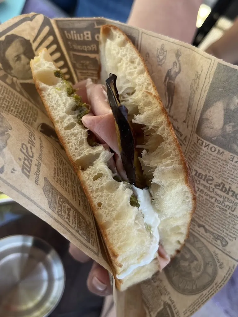 Victor Lefort_CASA NONNA_Abbéville-lès-Conflans_review