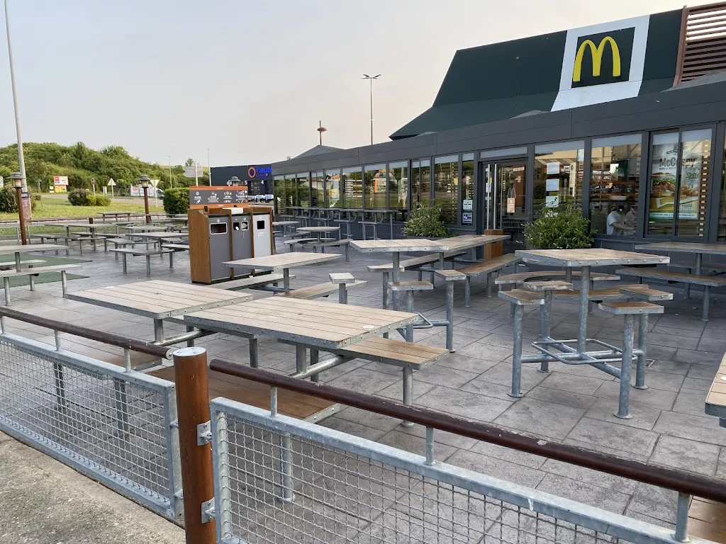 McDonald's_Conflans-en-Jarnisy_slider_image_3