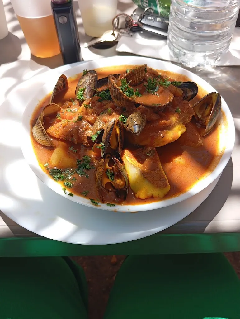 Emilie Robert_La Guinguette MM_Charmes-sur-Rhône_review