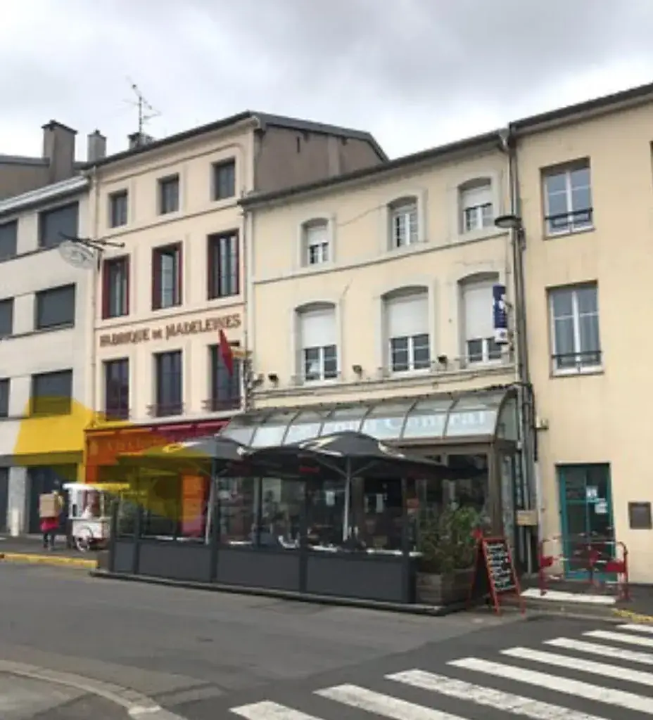 Regis DEVALLE_Point Central_Commercy_review