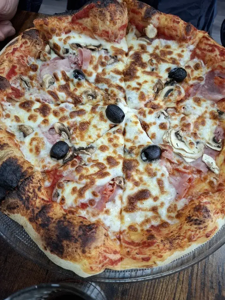 evelien bullaert_PASTAZZ PIZZERIA COMMERCY_Commercy_review