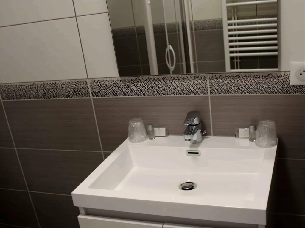 Logis Hôtel le Provençal_Euville_slider_image_3