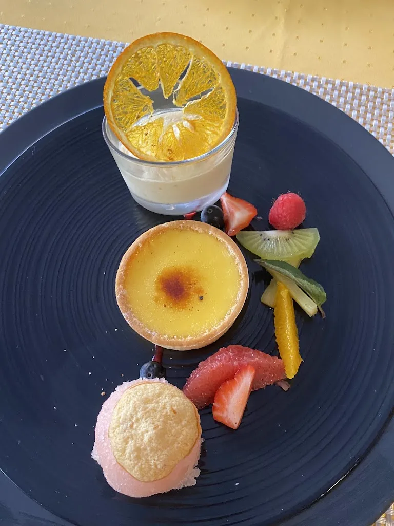 Melody Welsh_Cheval blanc_Bulle_review