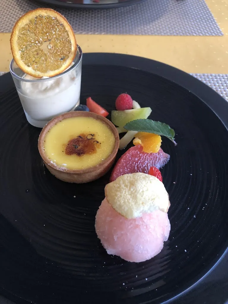 Lon Welsh_Cheval blanc_Bulle_review