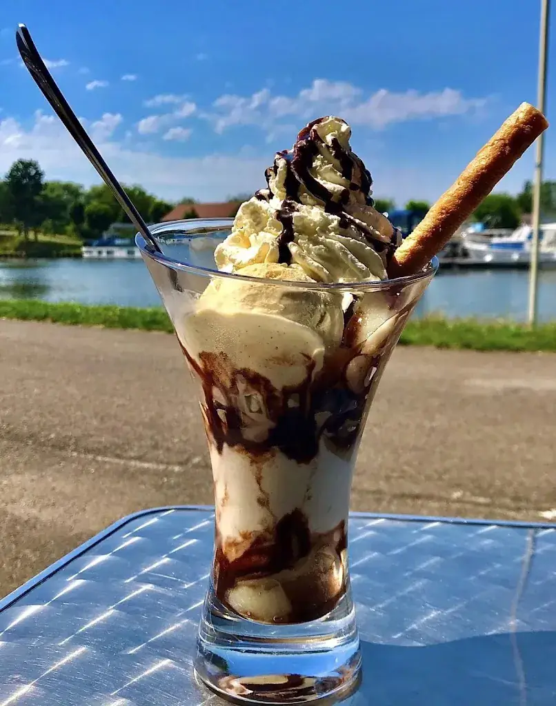 Restaurant Aux 100 pâtes - Relais du port - Eurovélo 6_Dannemarie_slider_image_3