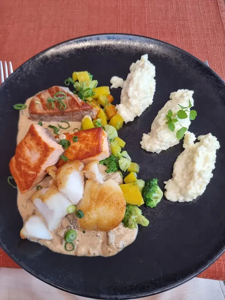 D N _Restaurant La Pomme d'Or_Strueth_review