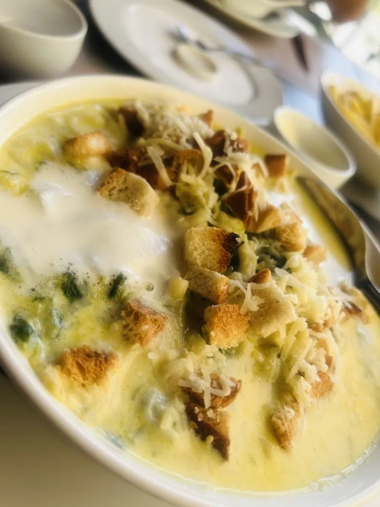 Brigitte Wyssmüller_Buvette de La Chia_Bulle_review