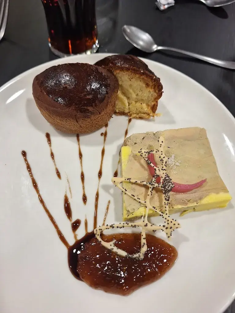 Camille Vadebaux_Le relais fleuri_Einville-au-Jard_review