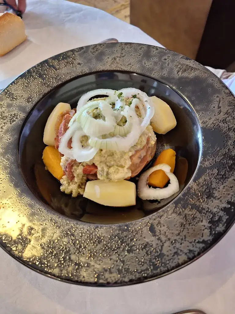 La table sourdet_Dormans_slider_image_2