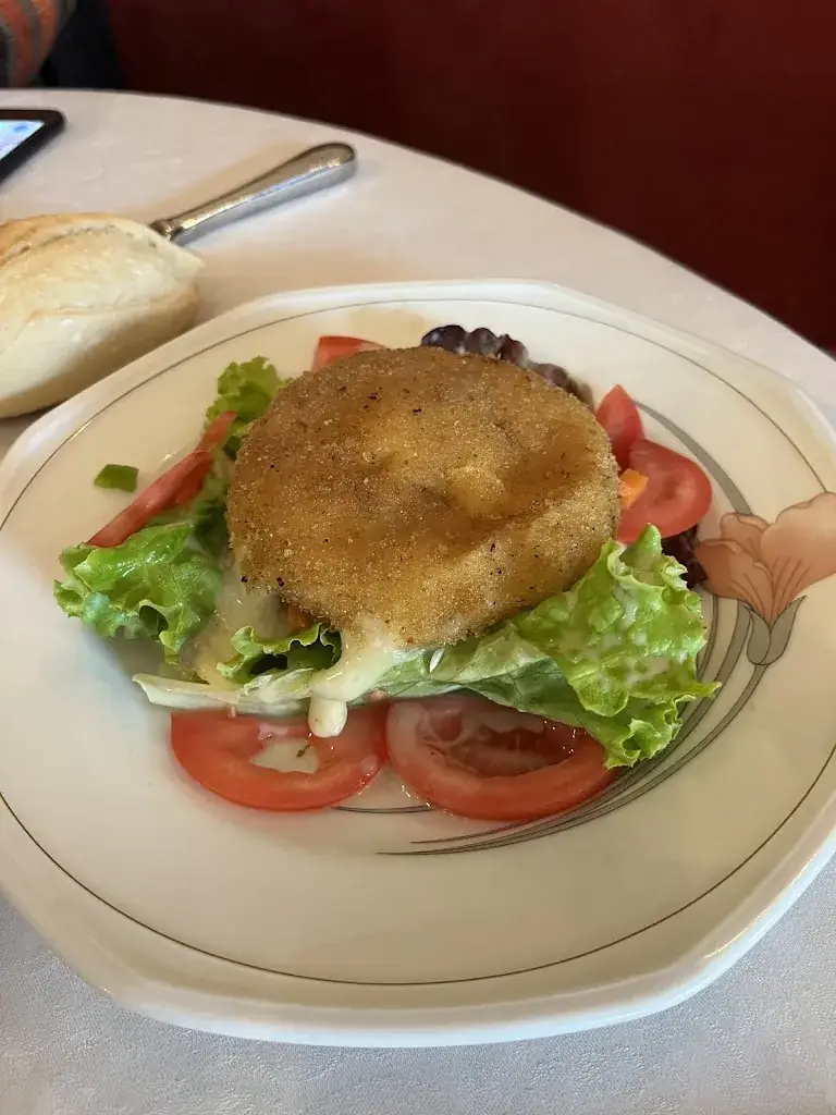 La table sourdet_Dormans_slider_image_3