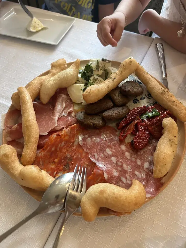 Chloe Camusard_La Fontana_Ernolsheim-Bruche_review