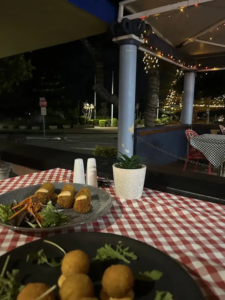 sally_ alkhamis_La Costa Restaurant_Australia_review