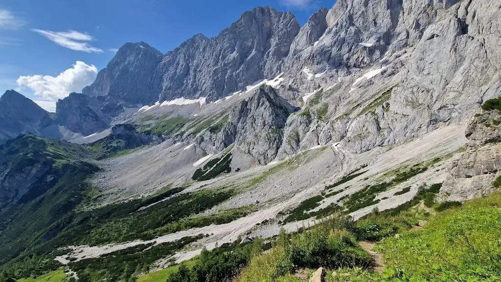 Alina Ciorgan_Dachstein Südwandhütte_Austria_review