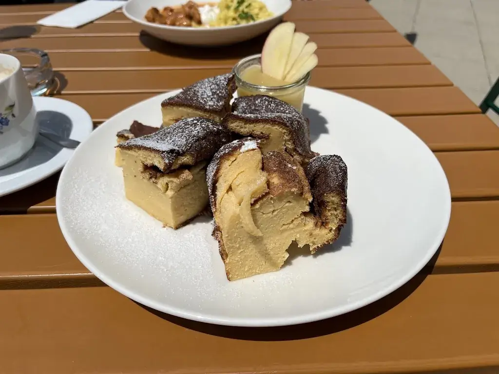 Sayaka Kira_Bergrestaurant Dachstein Krippenstein_Austria_review