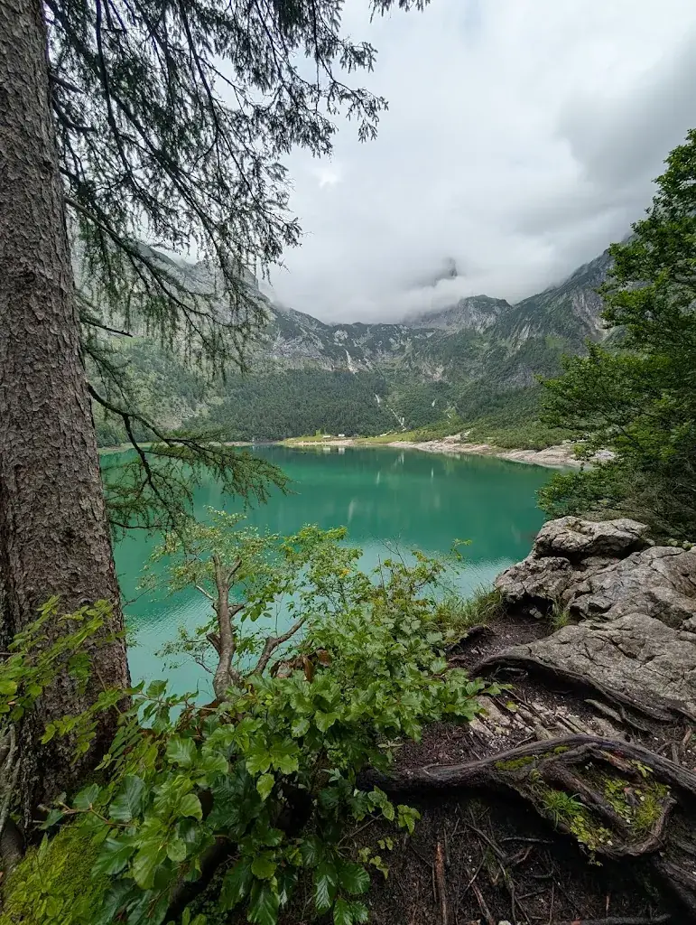 Margot Wouters_Holzmeister Alm am Hinteren Gosausee_Austria_recensione