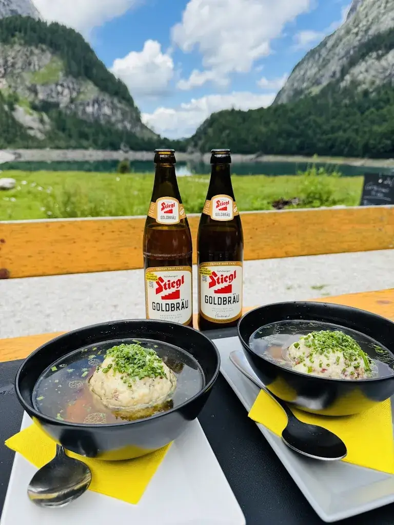 David Hebelka_Holzmeister Alm am Hinteren Gosausee_Austria_recensione