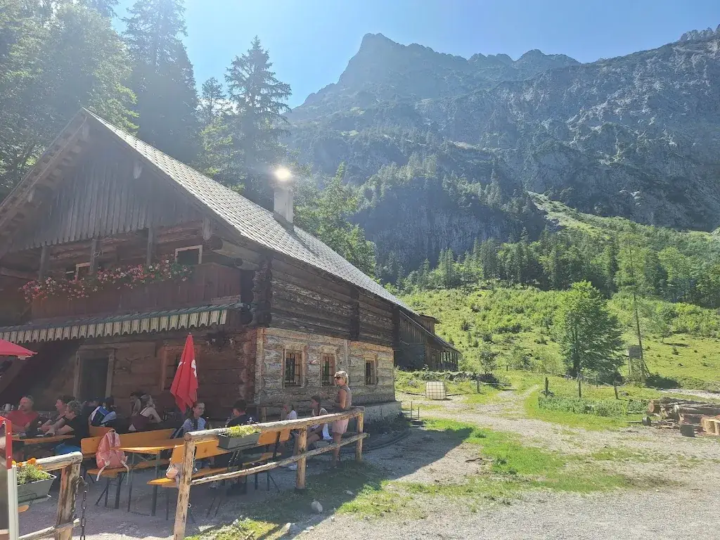 Patrik Eder_Holzmeister Alm am Hinteren Gosausee_Austria_recensione