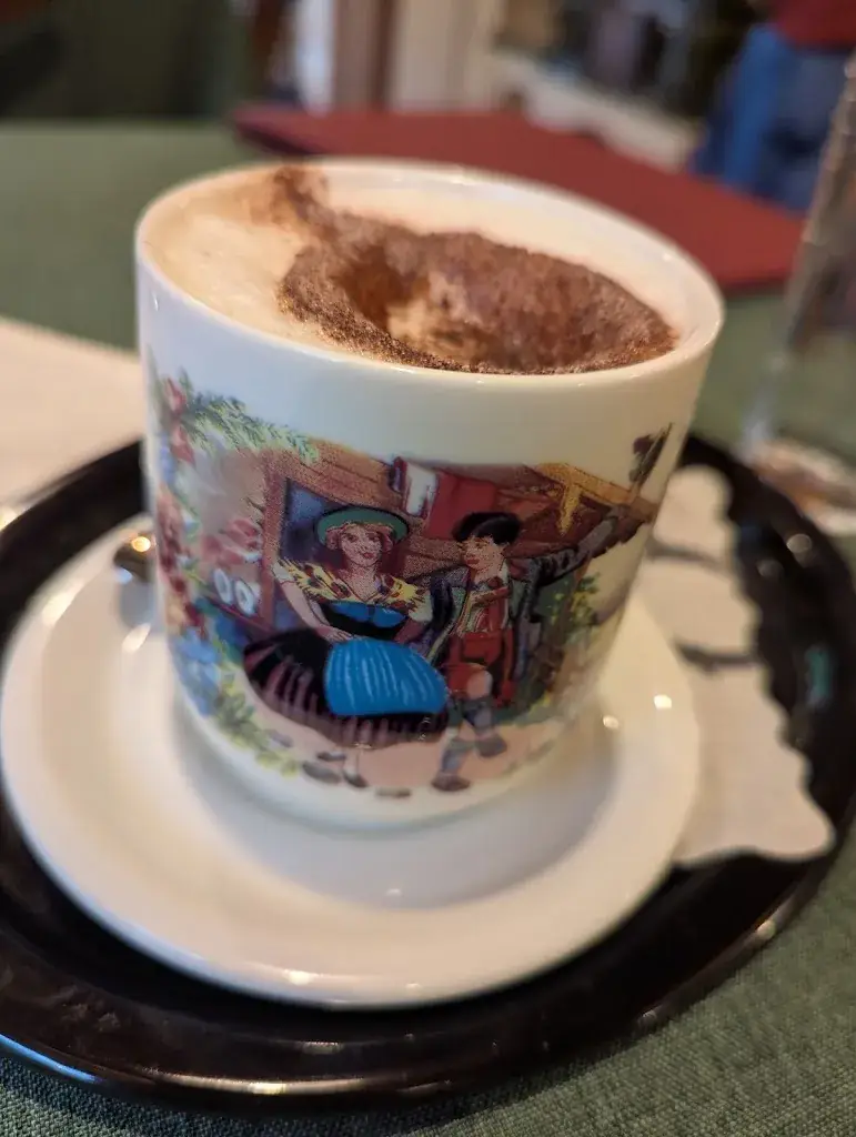 mrchopsaloty_Almstube Schlattinger_Austria_review