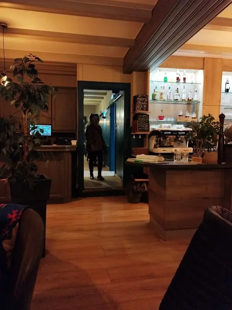 Giuseppe DE SANTIS_Carcasse - Restaurant à viande_Wolfisheim_review