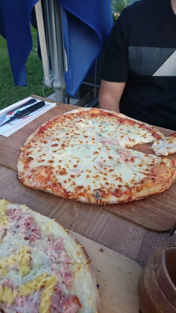 Pizza Stella_Erstein_slider_image_3