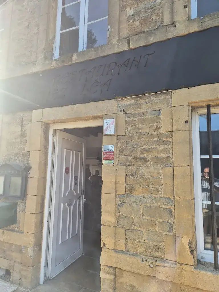 Maarten vd Brekel_Bar Restaurant Chez Lea_Sedan_review