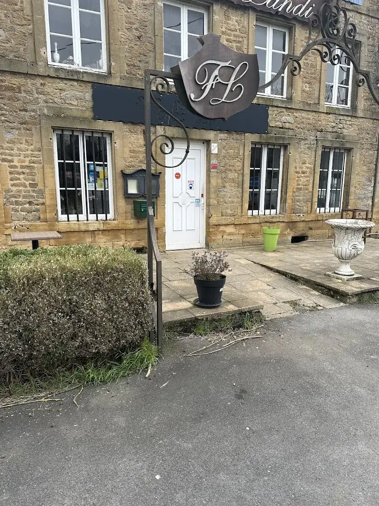 Francois F_Bar Restaurant Chez Lea_Sedan_review