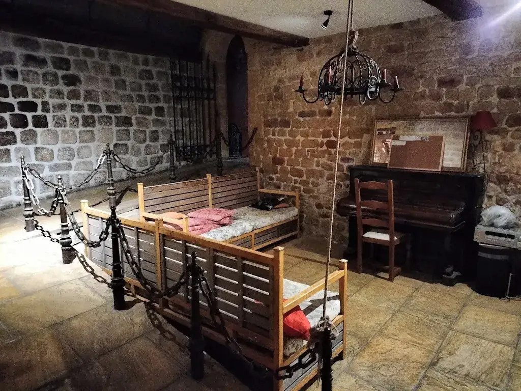 Bar Restaurant Chez Lea_Sedan_slider_image_1